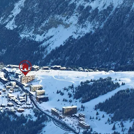 Apartment Renove Avec Cuisine Ouverte, Balcon Et Acces Direct Aux Pistes - Fr-1-563-19 Courchevel
